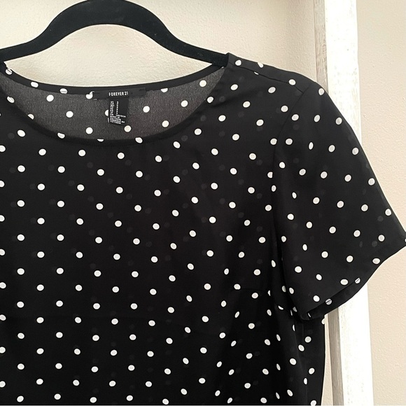 forever 21 lightweight black & white polka dot top​​​​​​ - Picture 2 of 3